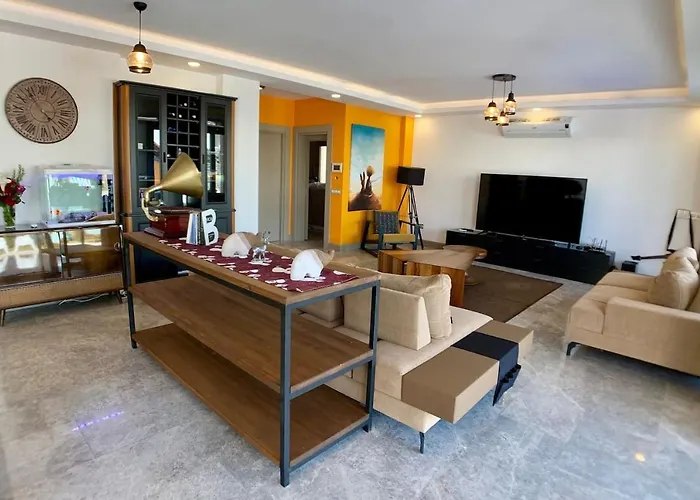 Ultra Luxury Private With Swimming Pool