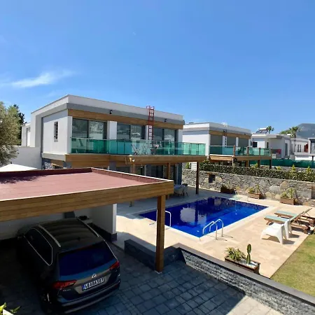 Ultra Luxury Private With Swimming Pool *