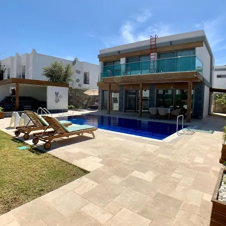 Ultra Luxury Private With Swimming Pool