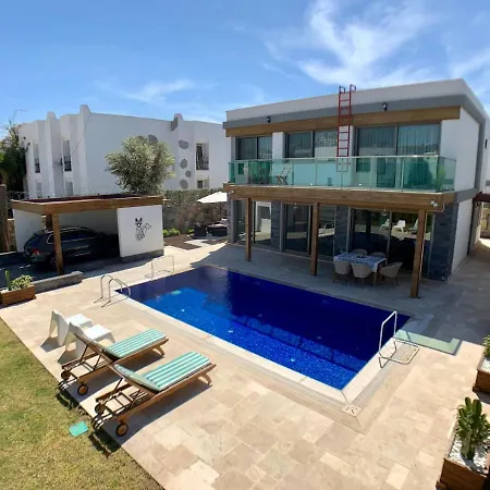 Ultra Luxury Private With Swimming Pool Motell