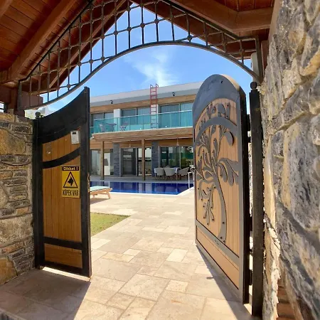 Ultra Luxury Private With Swimming Pool