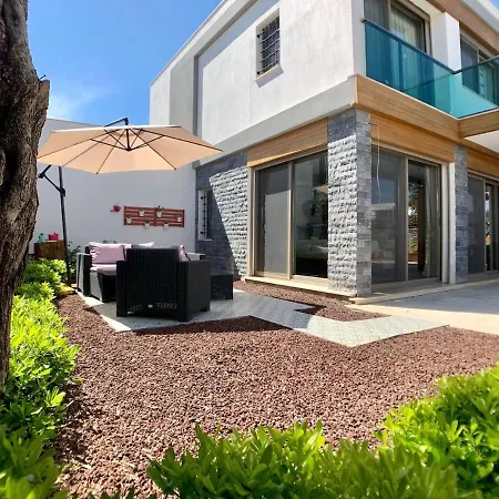 Ultra Luxury Private With Swimming Pool *