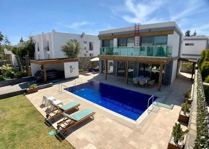 Ultra Luxury Private With Swimming Pool מוטל