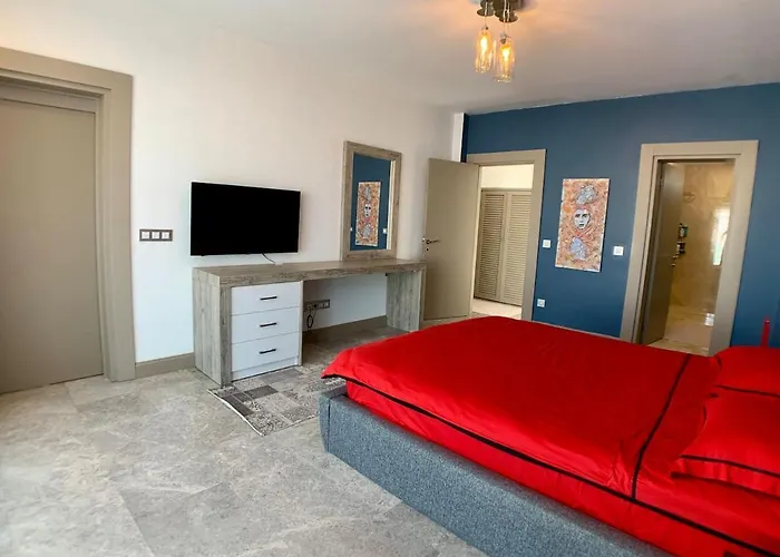 Ultra Luxury Private With Swimming Pool מוטל